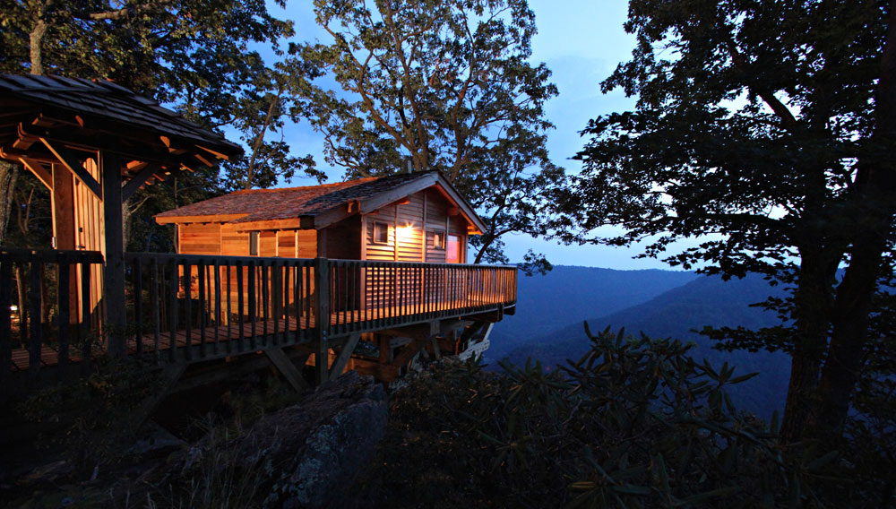 the gold eagle tree house - Primland