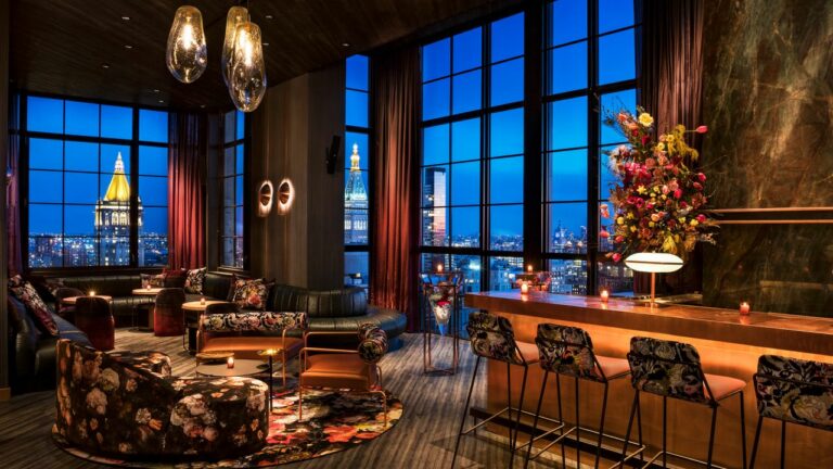 New York City’s Highest Rooftop Bar: The Fleur Room