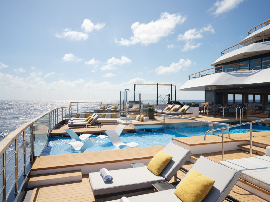 The Ritz Carlton Yacht Collection, Pool 