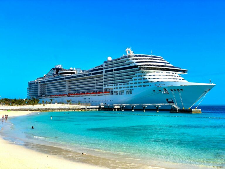 Best Luxury Cruise Packages (2026): Top 10 All-Inclusive Voyages by Line and Itinerary